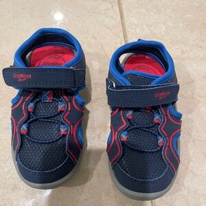 Toddler boy size 7 watershoe